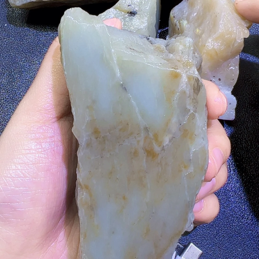 未镶嵌和田玉（糖玉）珠宝半成品