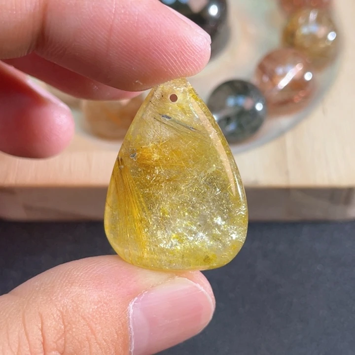 未镶嵌颈饰水晶脖子