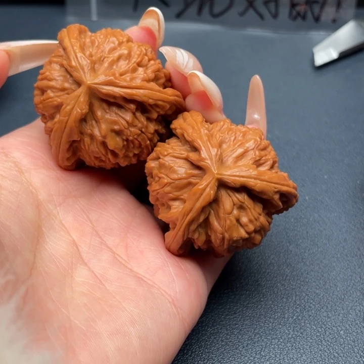 雞****文玩核桃吊坠白狮子