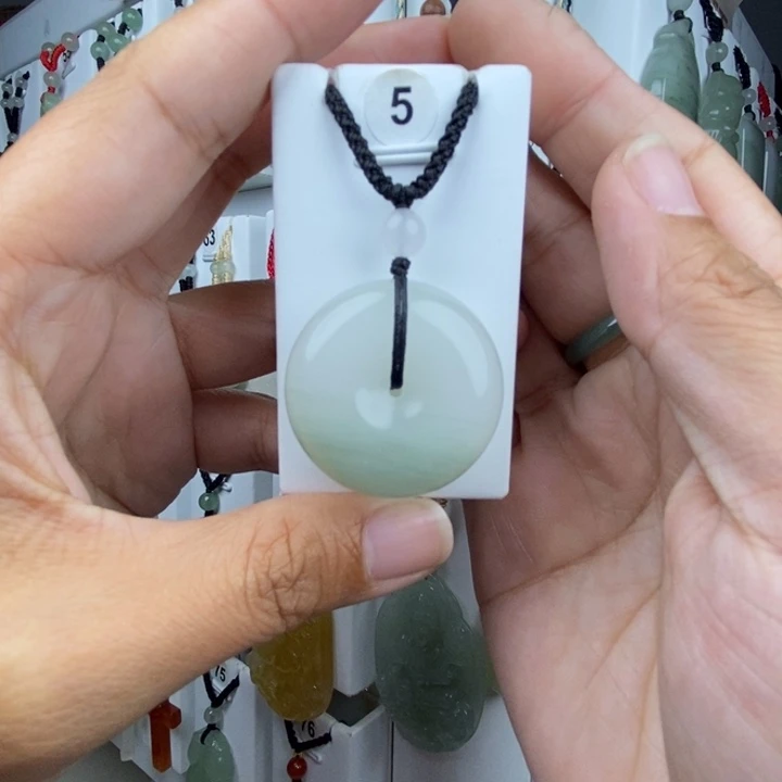 挚***爱石英质玉未镶嵌颈饰