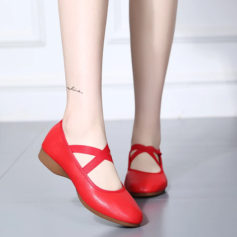 平底全皮广场舞鞋牛筋底妈妈鞋中跟软底女士跳舞鞋教师表演鞋