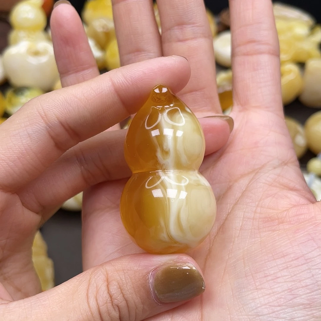 蜜蜡裸石未镶嵌?**妞蜜蜡