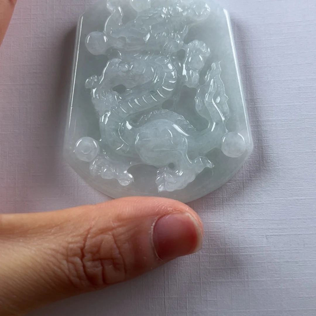 谢***祥翡翠未镶嵌颈饰龙牌