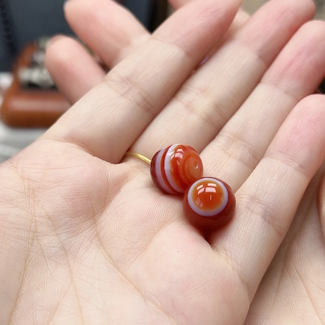 伊***人合金颈饰玛瑙/玉髓