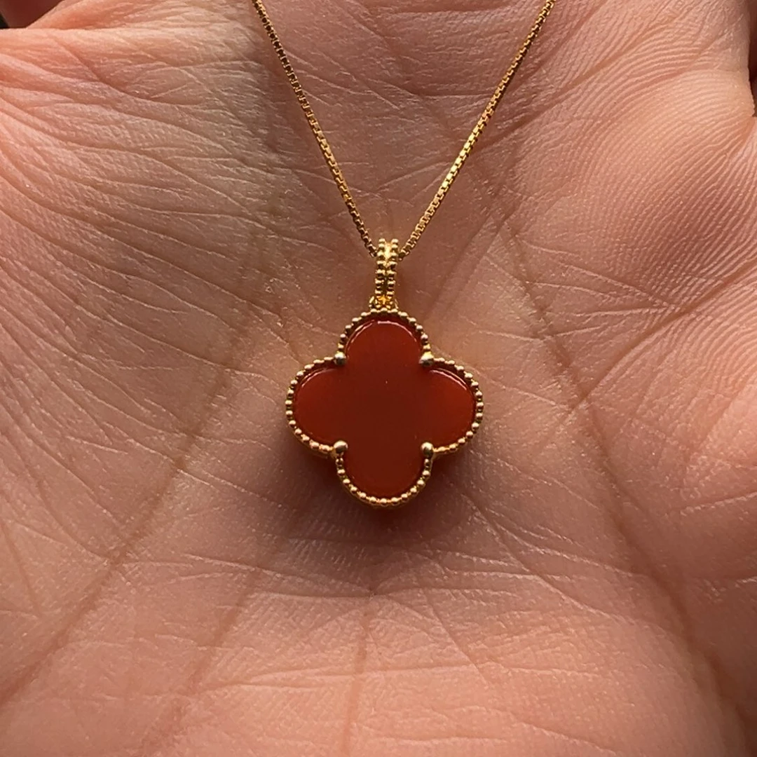 杰***哥南红玛瑙18K金镶嵌四叶草吊坠