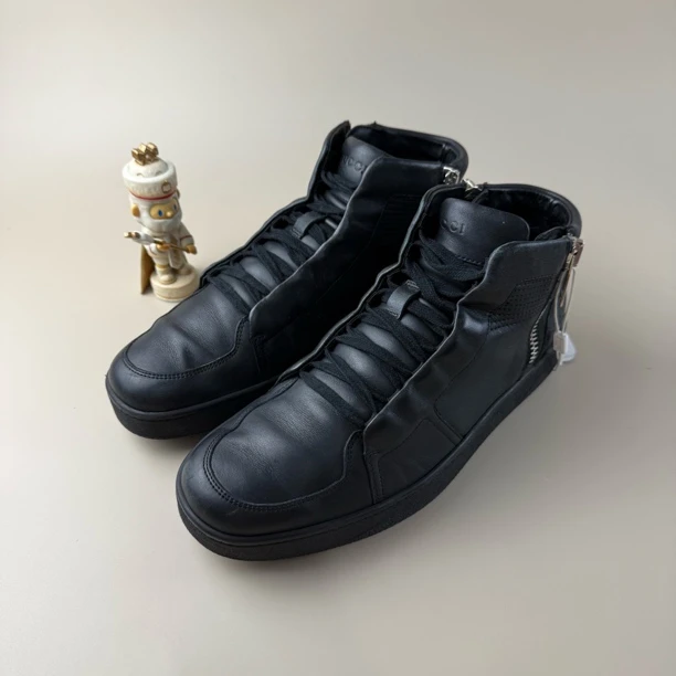 95新 GUCCI/古驰 纯黑拉链系带休闲鞋 42码 YLP2799