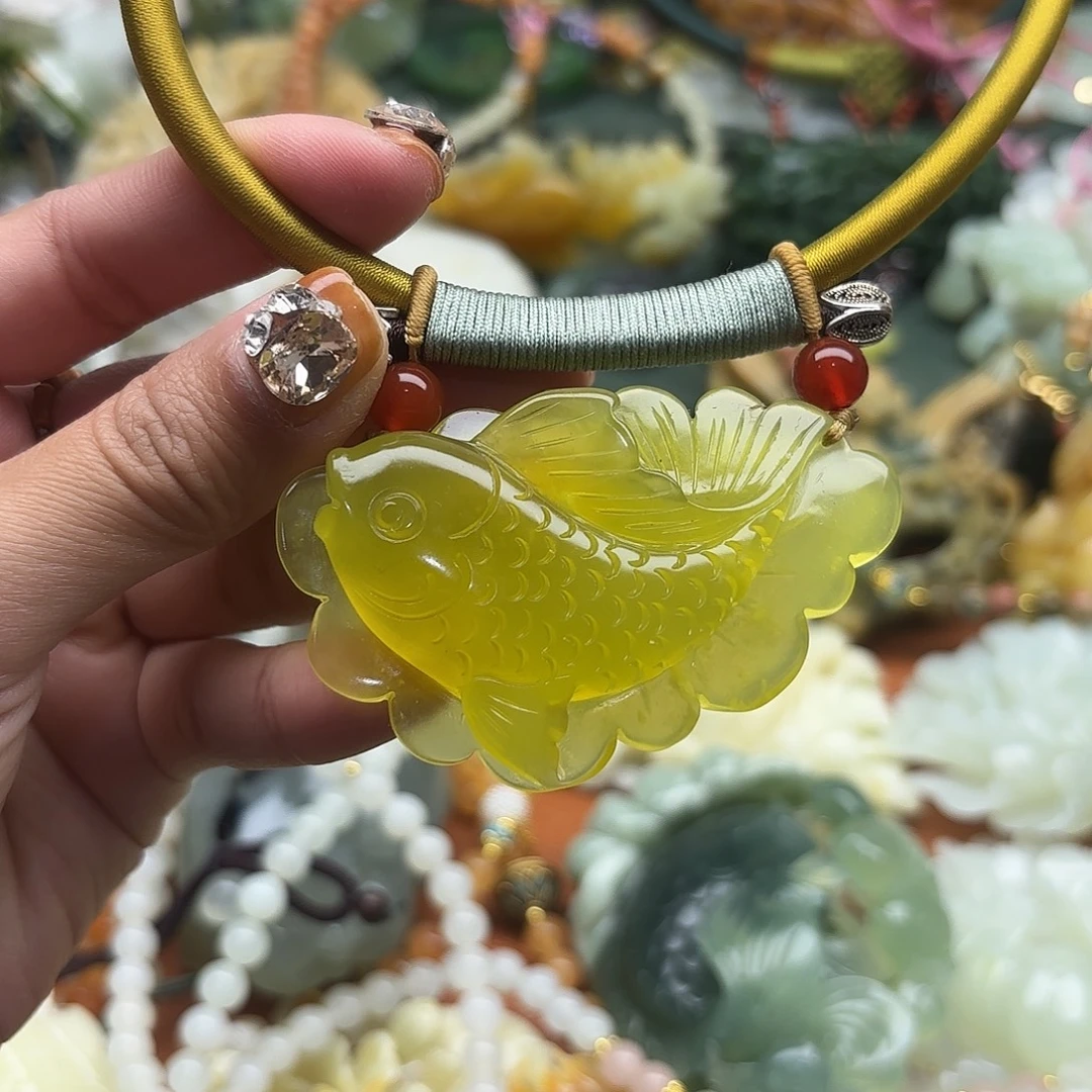 蛇纹石玉未镶嵌颈饰