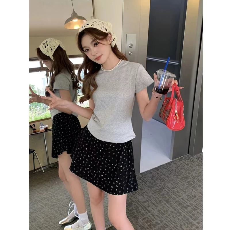 复古甜美黑色碎花半身裙女秋季2025新款A字包臀裙显瘦高腰短裙子