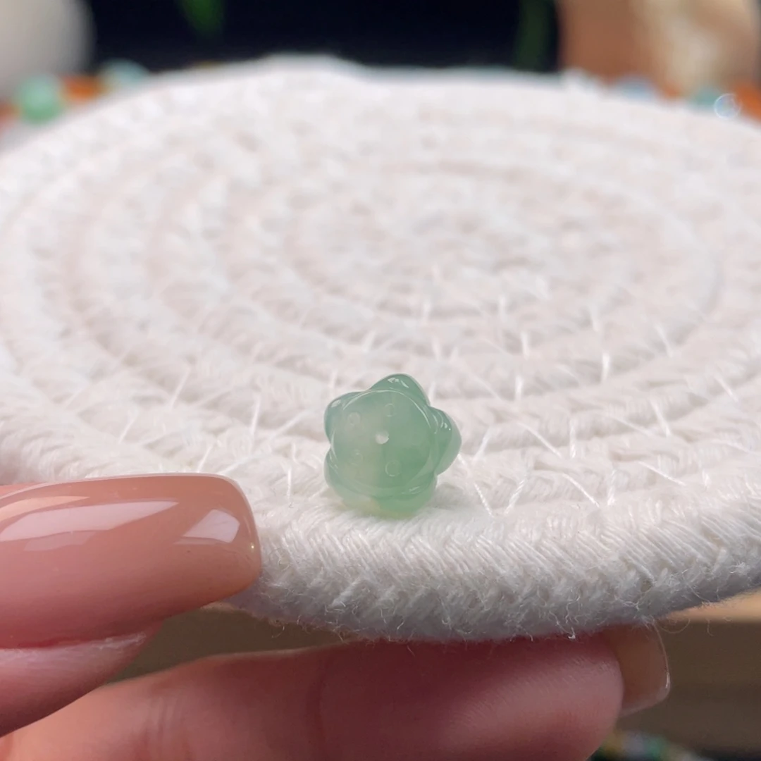 定制翡翠未镶嵌天然缅甸翡翠a货甜绿莲花珠10-7