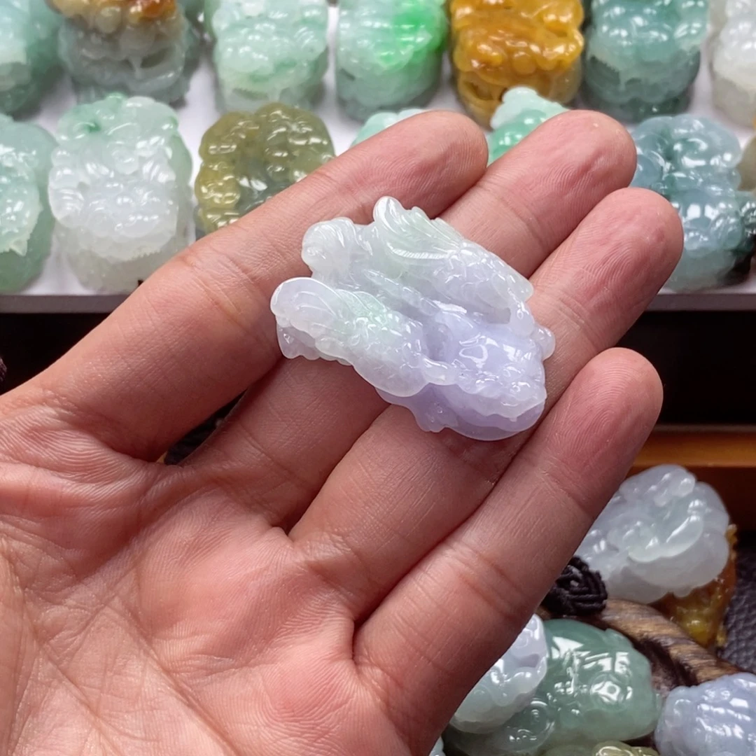 翡翠未镶嵌颈饰貔貅