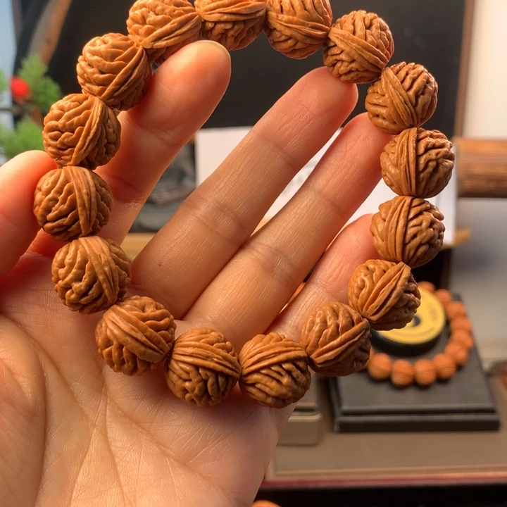 文玩核桃吊坠18元宝刺龙