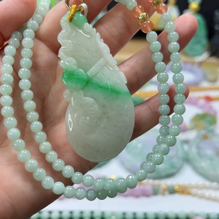 颈饰未镶嵌翡翠吊坠