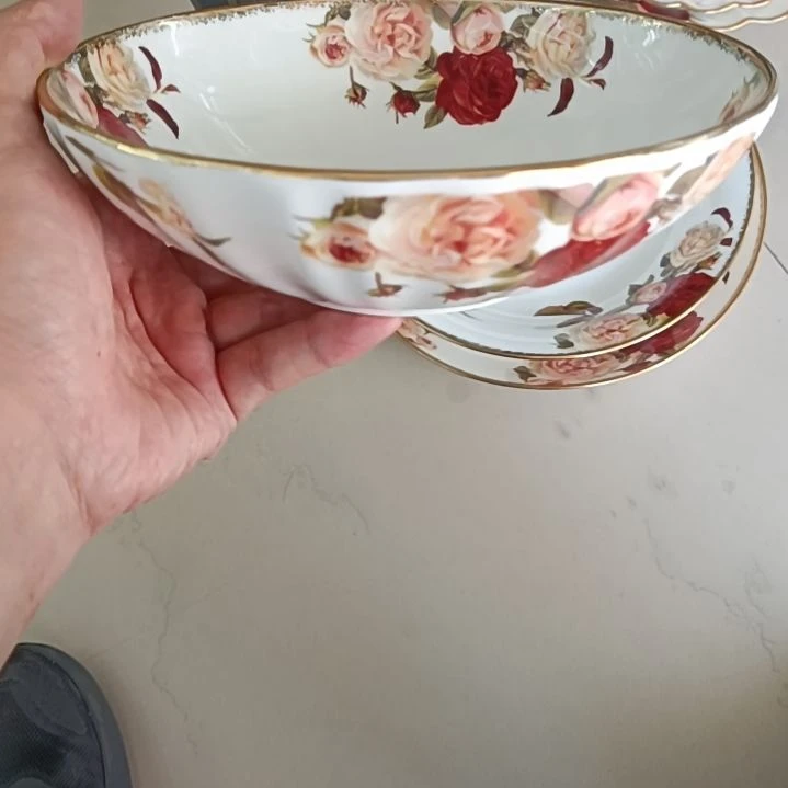 两只装金秋玫瑰手工拍金口径18.7厘米高5.4厘米多功能碗
