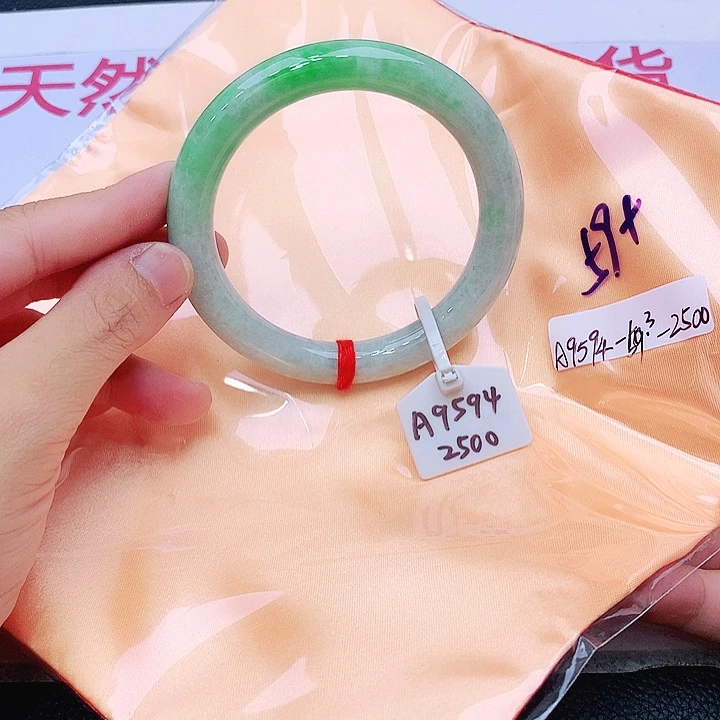 未镶嵌手镯翡翠我