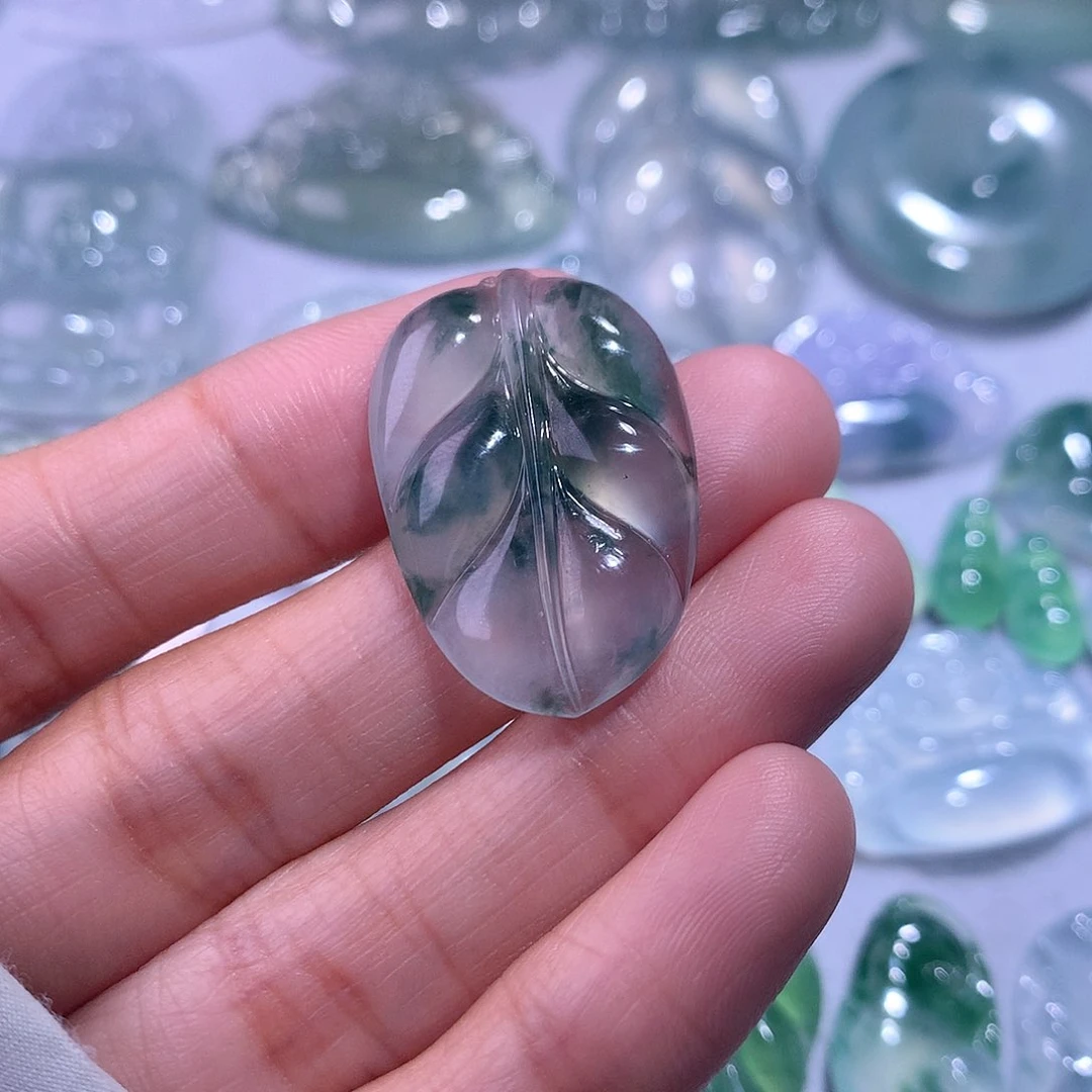 【闪购商品】翡翠颈饰未镶嵌叶子