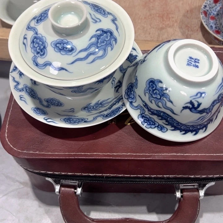 瓷片白青花铠甲龙元宝盖碗和主人杯