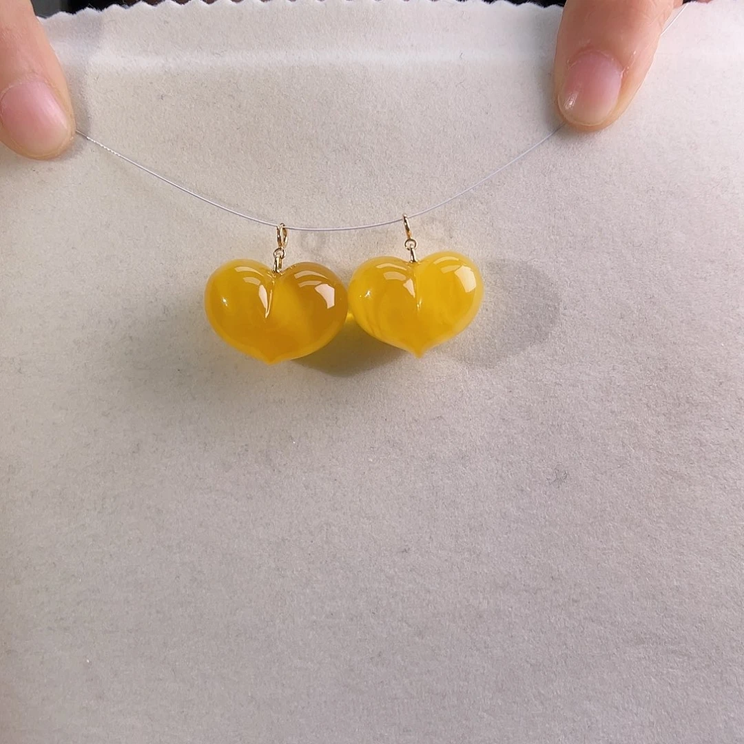 蜜蜡18K金镶嵌颈饰蜜蜡屁桃爱心