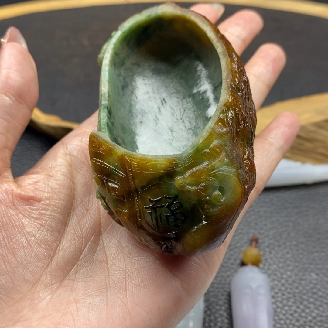 叛***狐定制翡翠未镶嵌茶杯
