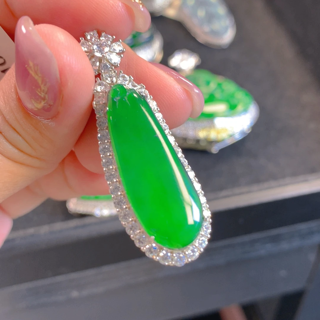 翡翠颈饰银S925镶嵌翡翠