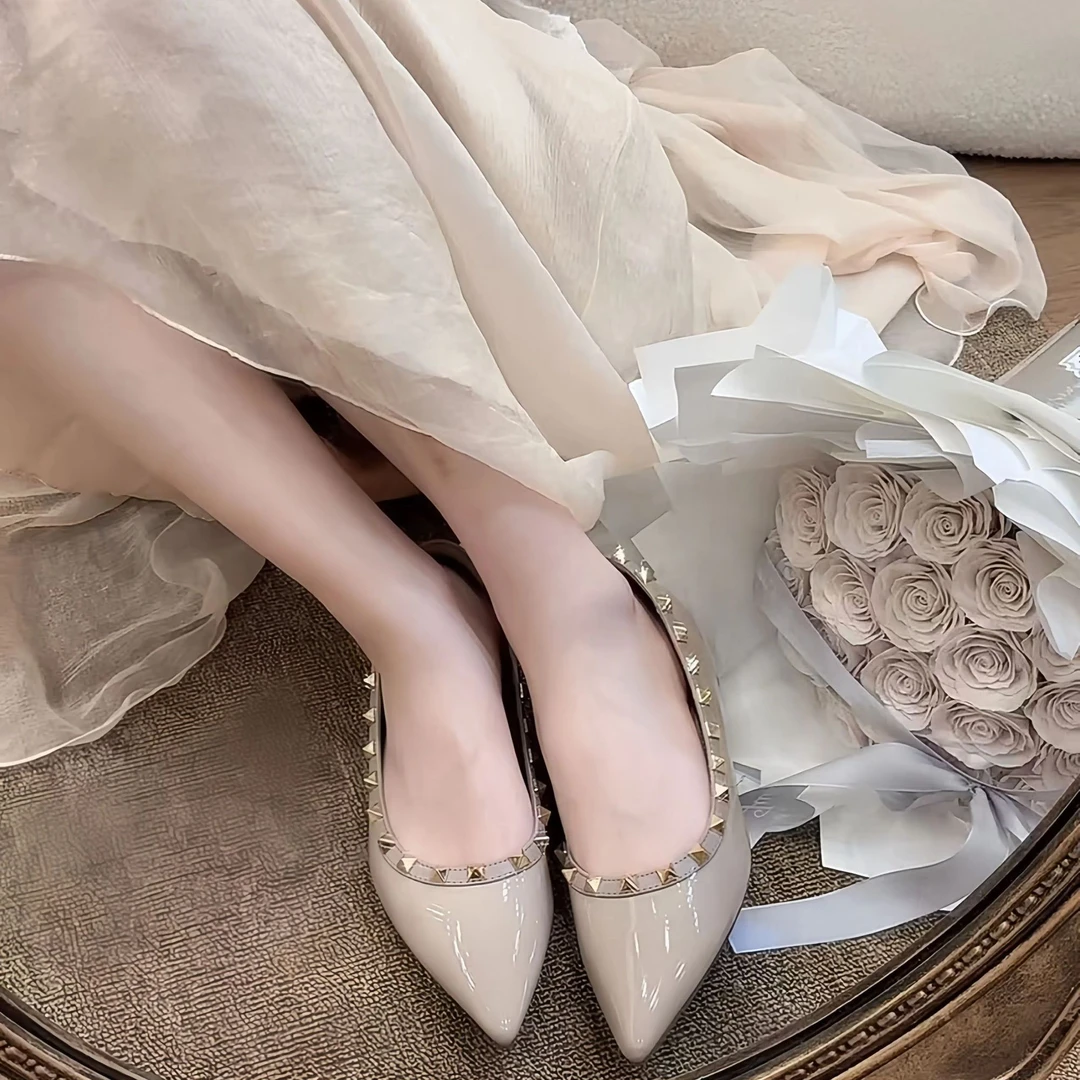 增高5公分铆钉裸色法式尖头平底鞋女款漆皮气质软底内增高单鞋