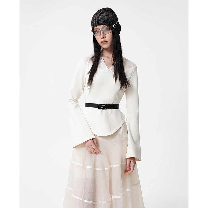 D63女装25春季时尚V领拼接收腰喇叭袖套头长袖短上衣5F1S20033