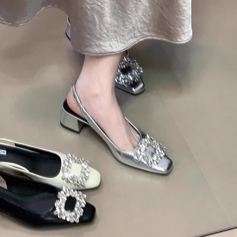 女士包头凉鞋女夏季2025新款法式气质晚晚仙女水钻粗跟银色单鞋女