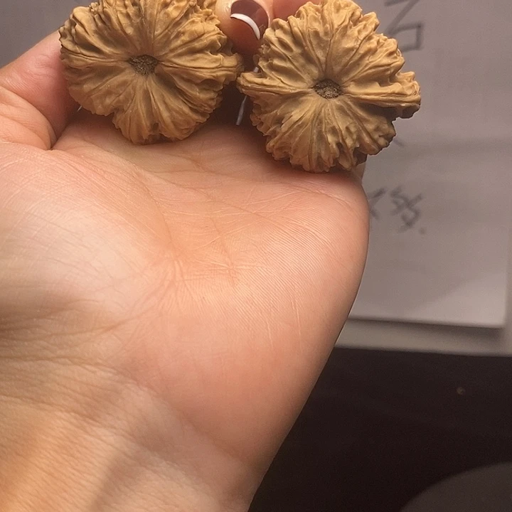 刘***刘文玩核桃吊坠涿鹿