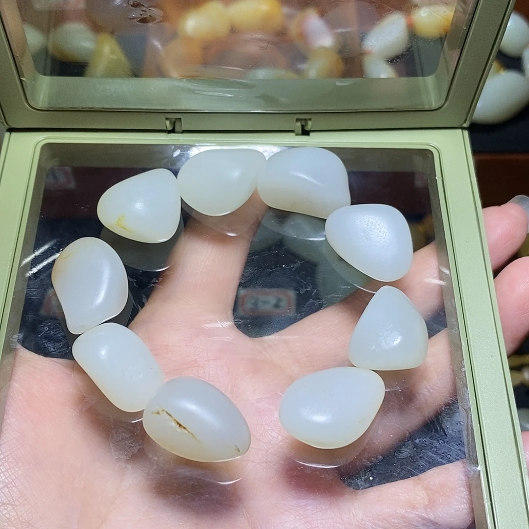 Q***）和田玉未镶嵌手链