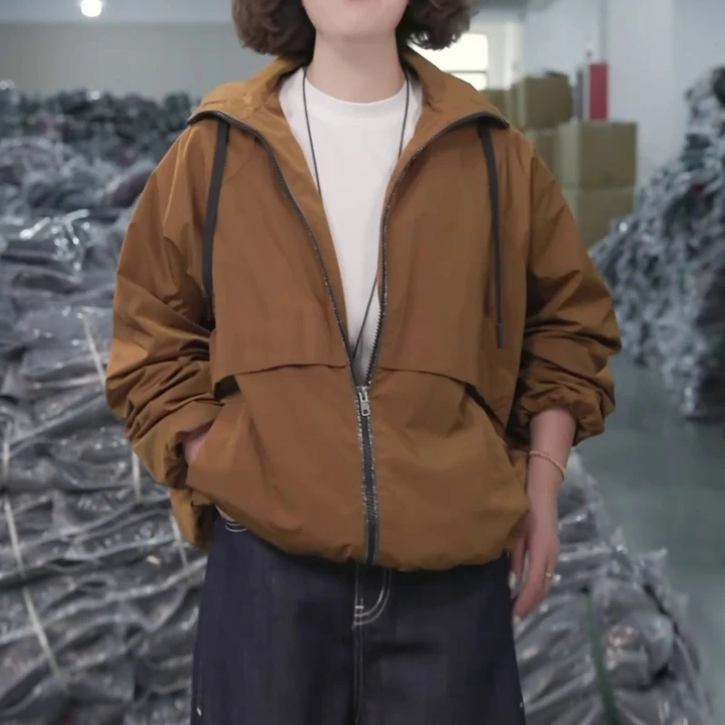 秋季薄款连帽防晒衣女2025年新款宽松速干透气防紫外线休闲冲锋衣