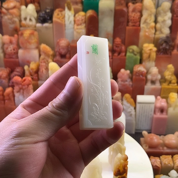 寿山石印石白芙蓉兰花