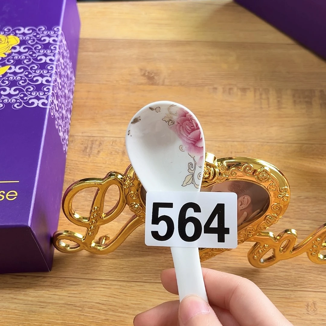 摆件发两套………………………………………………