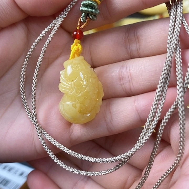 裸石琥珀未镶嵌小鱼吊坠