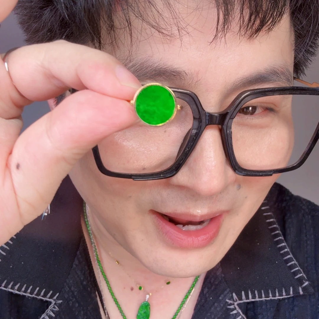 翡翠挂件未镶嵌一件