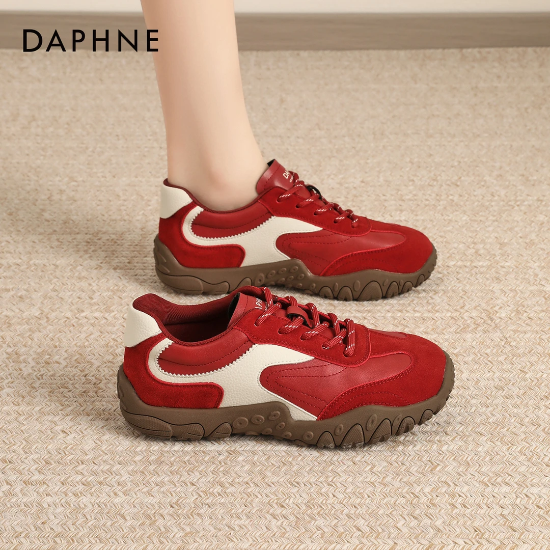 达芙妮阿甘鞋女秋季2025新款百搭休闲厚底红色通勤百搭德训鞋复古