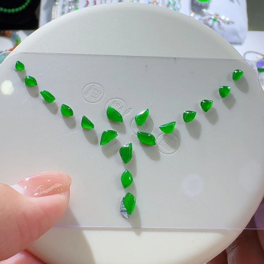 翡翠颈饰未镶嵌裸石