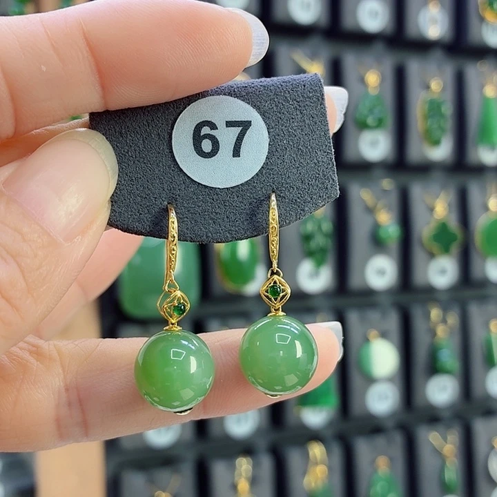 和田玉18K金镶嵌耳饰