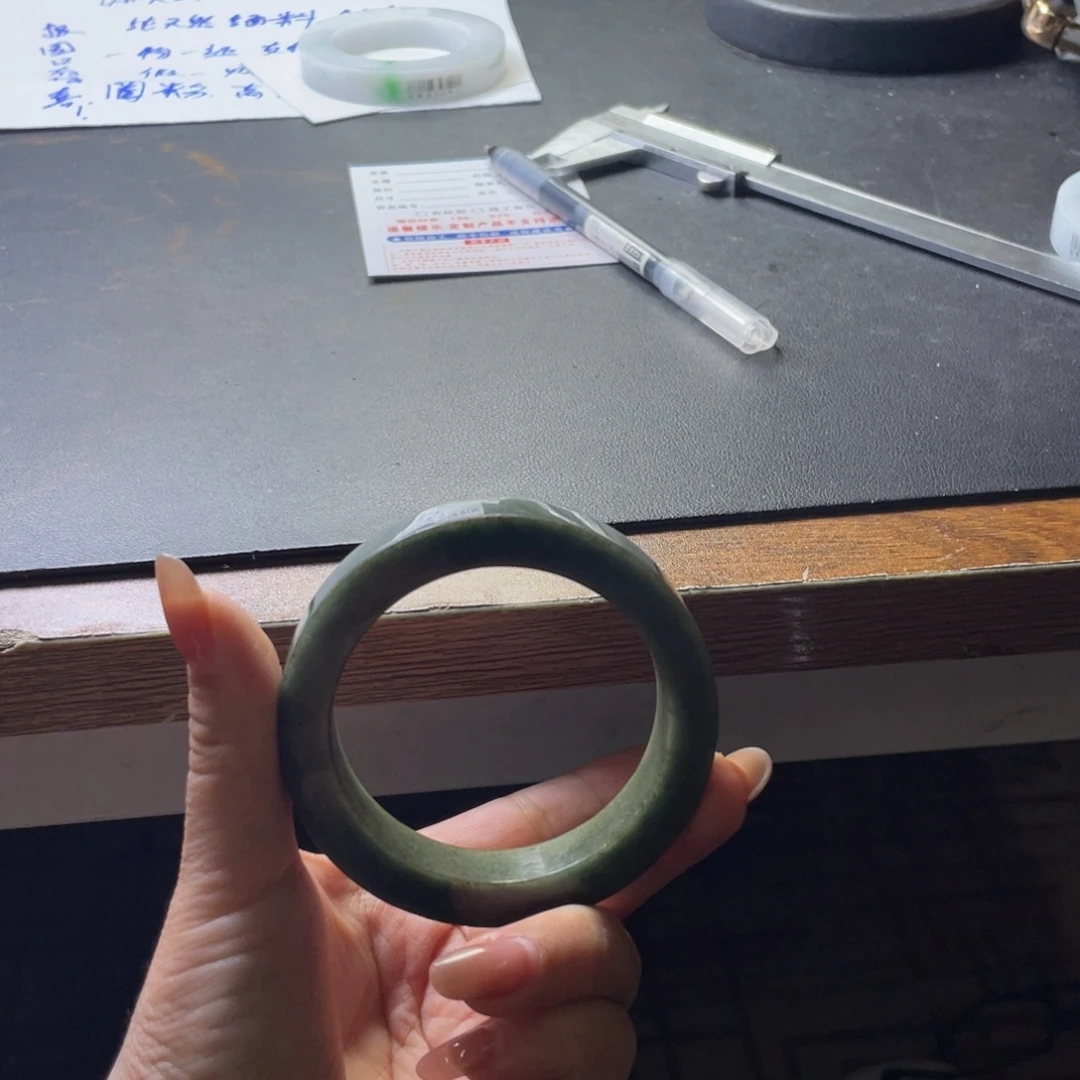 洛***希定制翡翠未镶嵌翡翠手镯