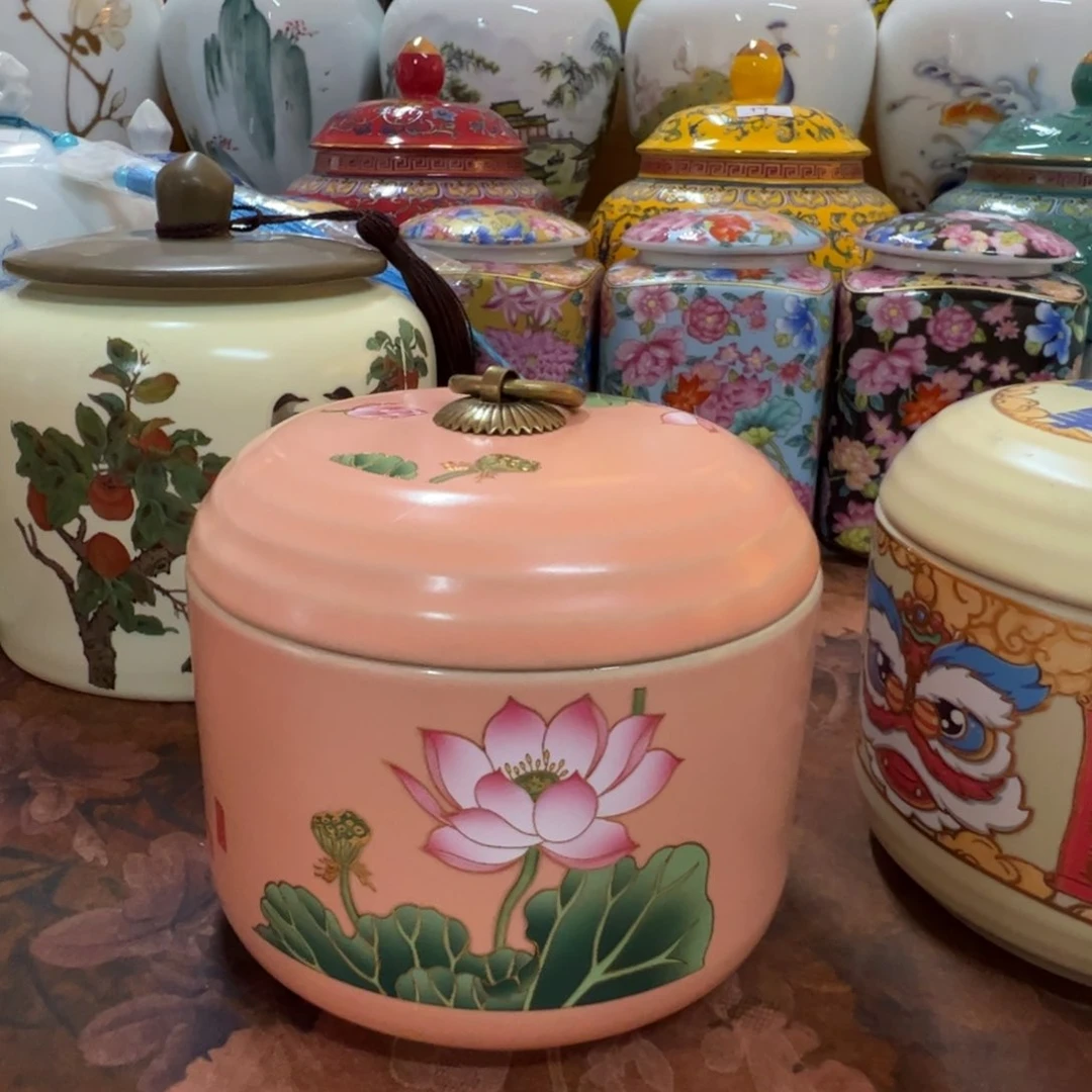 家用陶瓷茶叶罐。