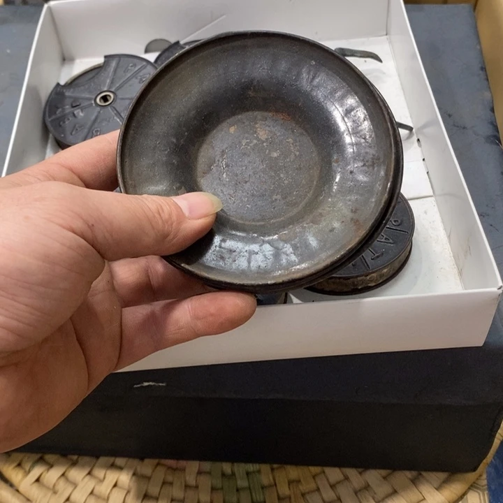 般***多中古品有微瑕，谨慎入手