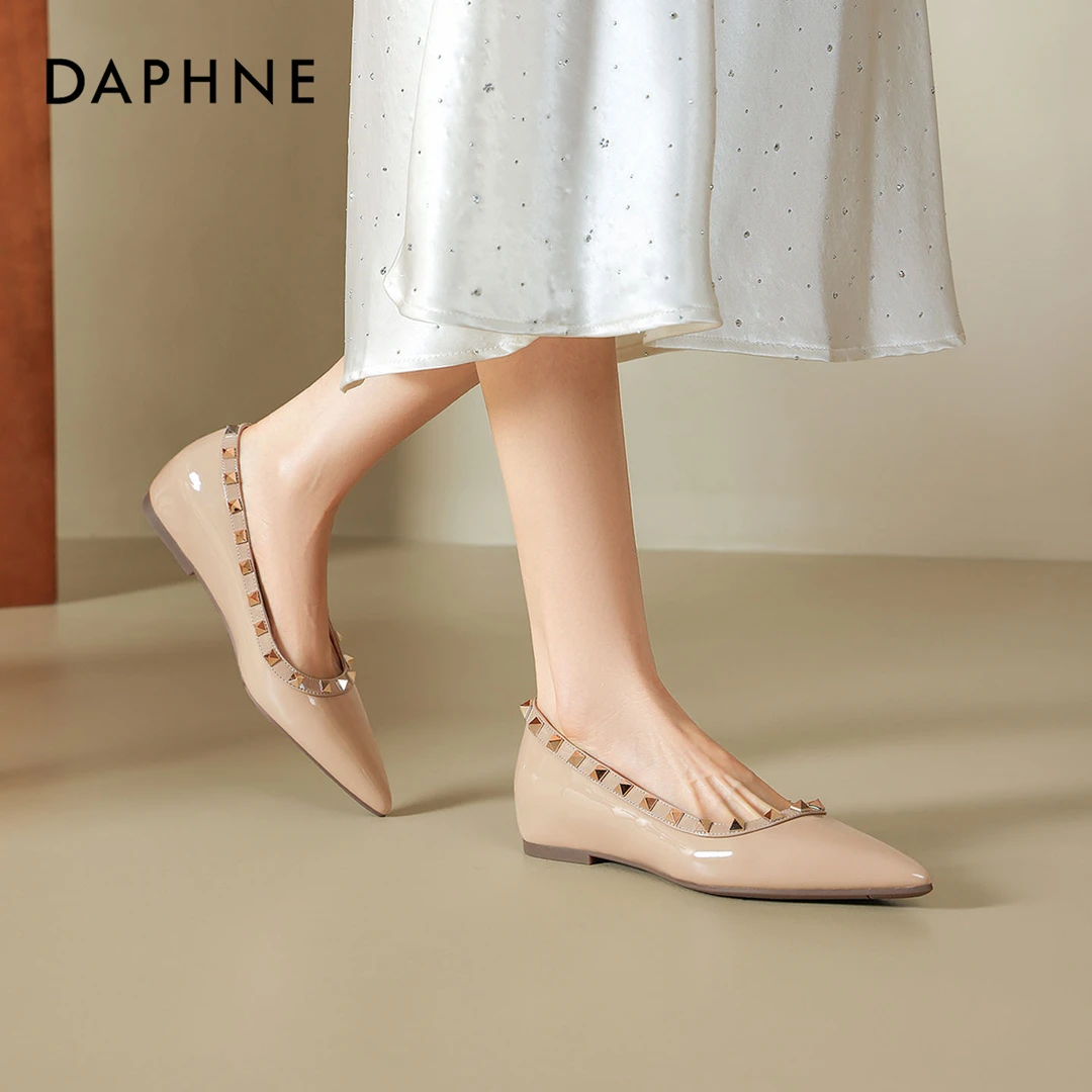 Daphne/达芙妮铆钉时尚宴会鞋女内增高优雅尖头单鞋法式仙女鞋子