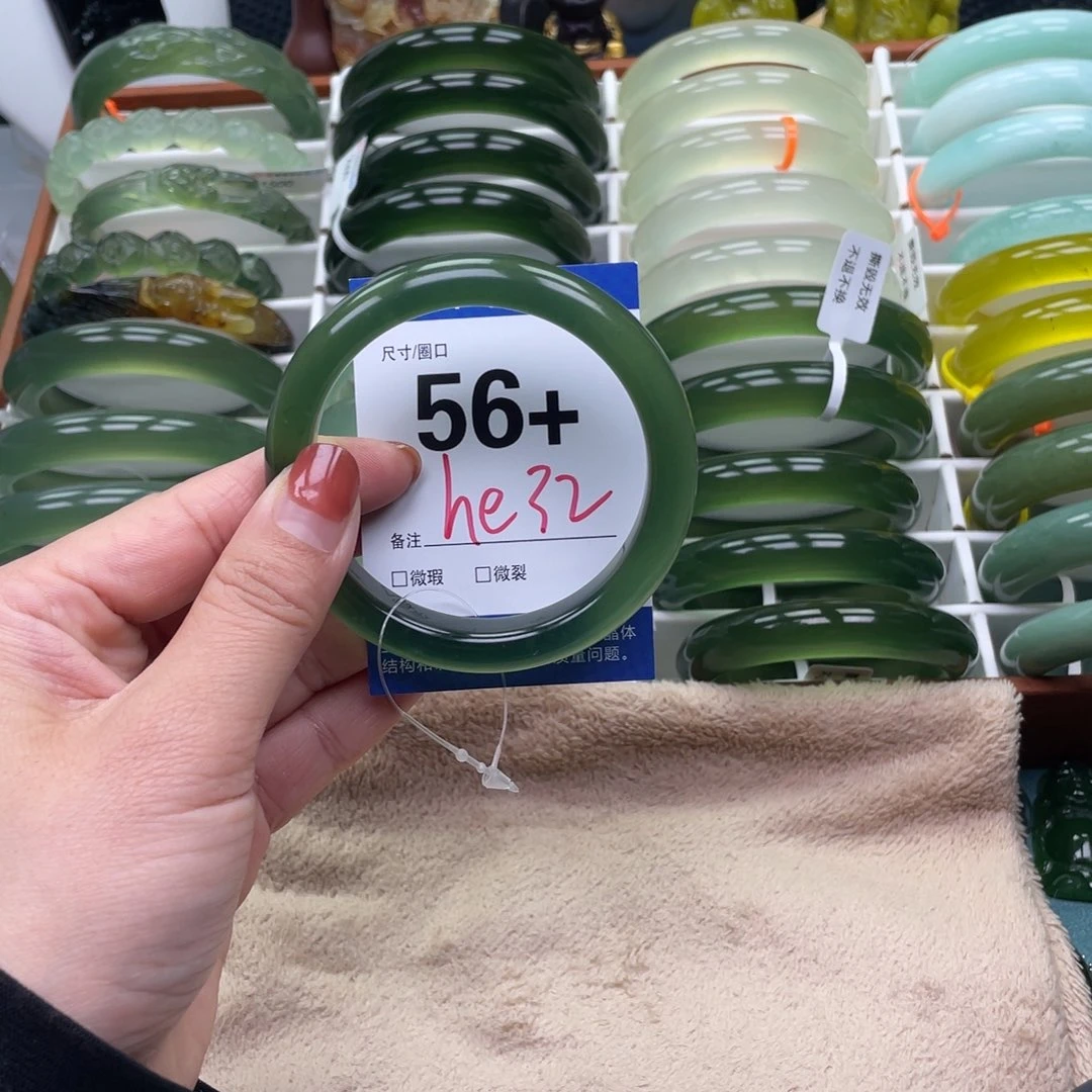 未镶嵌蛇纹石玉手镯Y*士