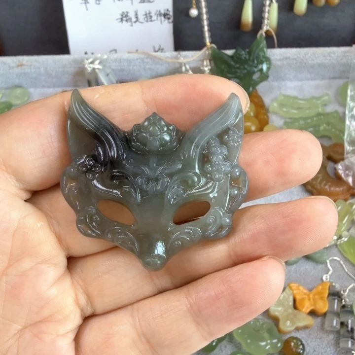 蛇纹石玉合金颈饰忧***果