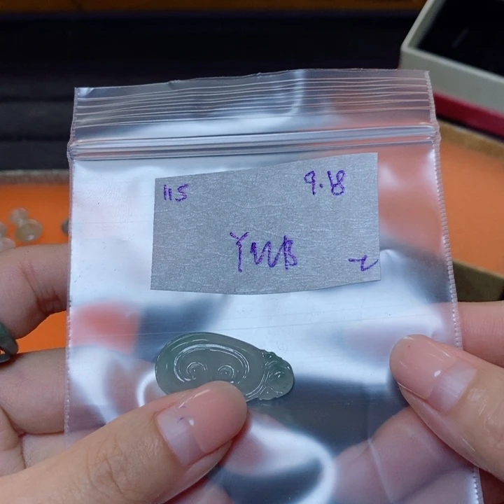 鲸****未镶嵌定制翡翠不退