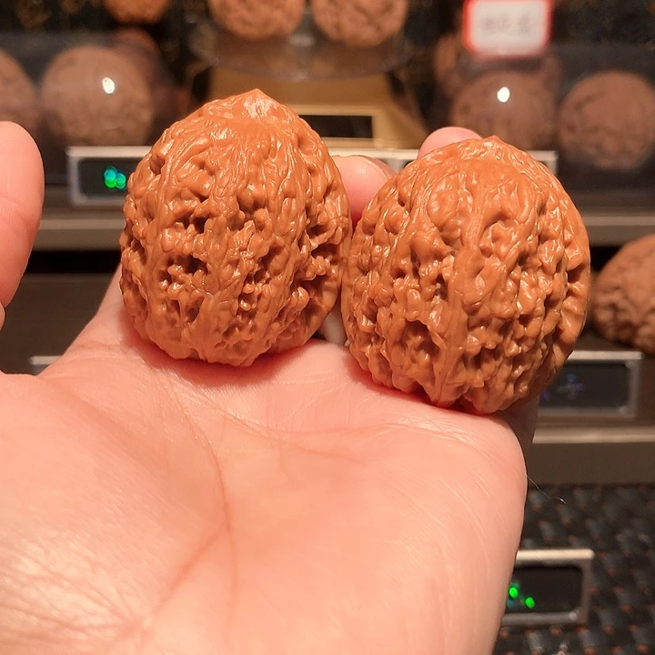 陇***咖文玩核桃把件鱼籽纹