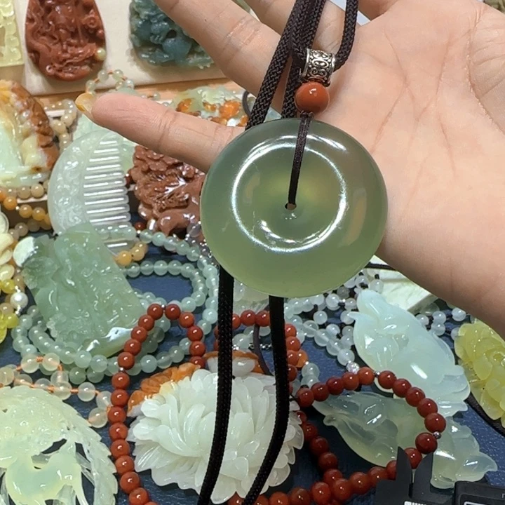 合金蛇纹石玉吊坠