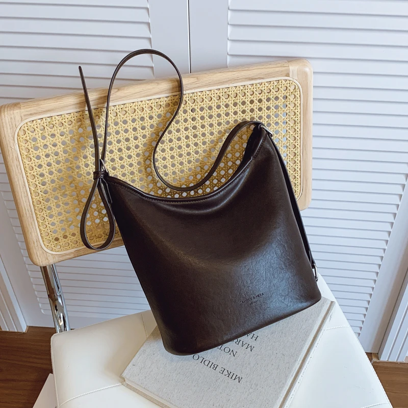 2025新款百搭简约大容量单肩腋下包女包小众休闲斜挎单肩包