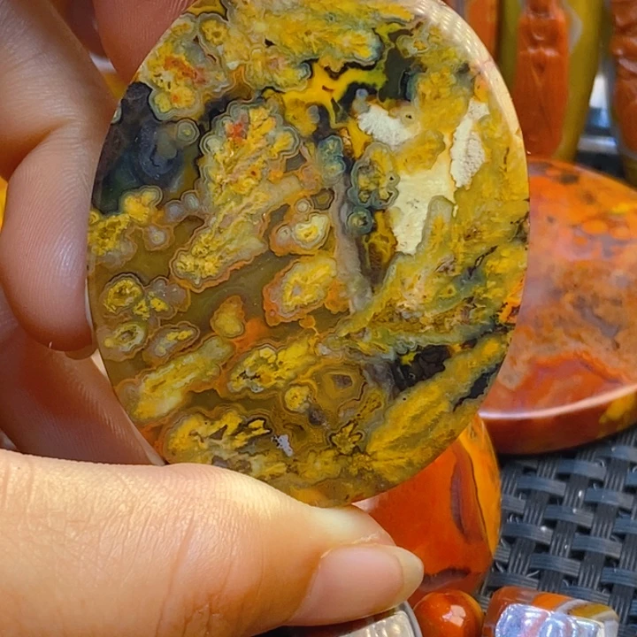 未镶嵌颈饰玛瑙/玉髓深*