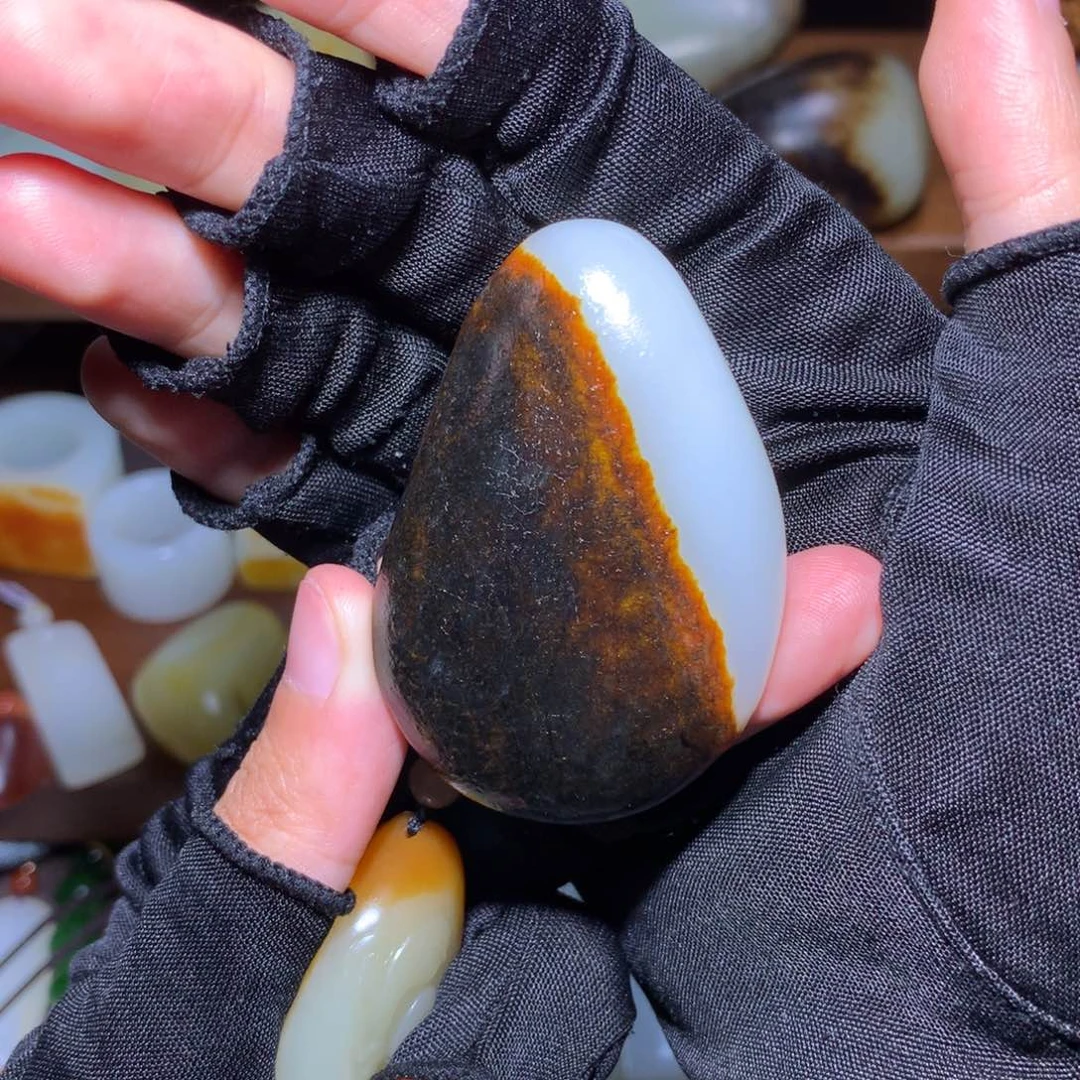 戈***缘和田玉未镶嵌颈饰