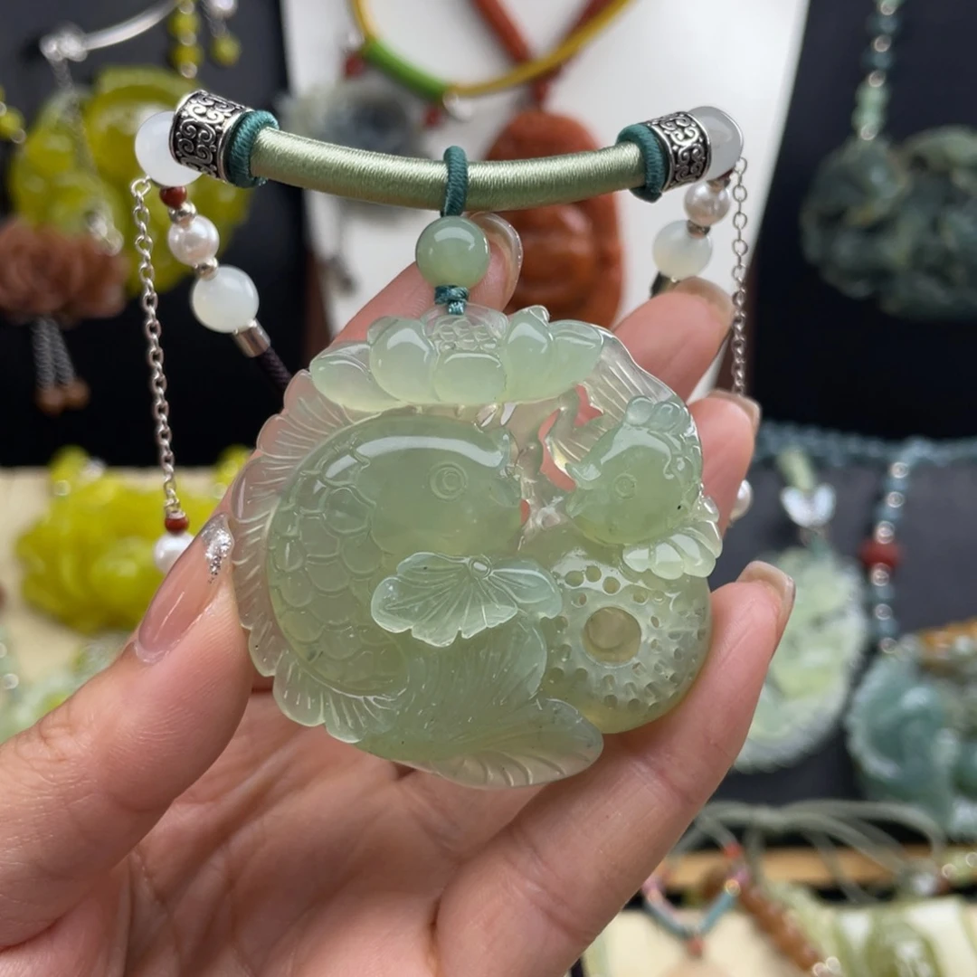 蛇纹石玉未镶嵌颈饰