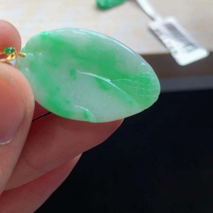 翡翠未镶嵌颈饰吊坠